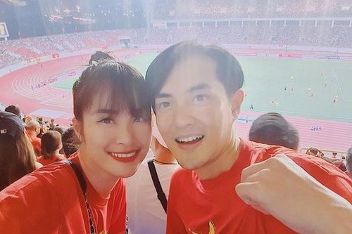 Bảo Anh và dàn sao Việt phấn khích trước bàn thắng của Quang Hải