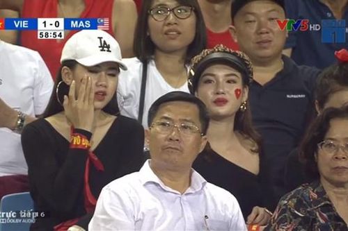 Dân mạng tìm kiếm cô gái trên khán đài trong trận Việt Nam - Malaysia