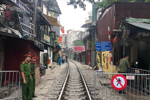 Hà Nội: 'Xóa sổ' cà phê đường tàu từ sáng nay (10/10)