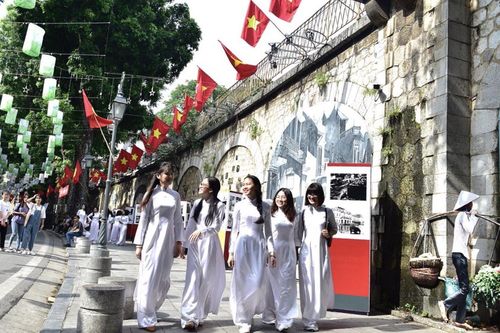 'Ký ức Hà Nội - 65 năm': Tái hiện khí thế hào hùng của dân tộc