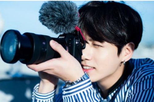 Jungkook BTS và 12 thần tượng có 'tài lẻ' ít người biết đến
