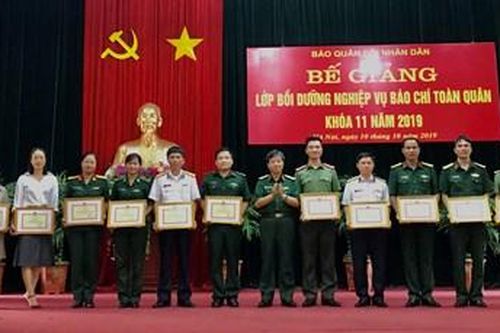 Bế giảng Lớp bồi dưỡng nghiệp vụ báo chí toàn quân khóa 11
