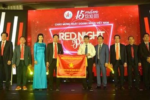 Hội doanh nhân trẻ TP Đà Nẵng đón nhận Cờ thi đua xuất sắc năm 2018