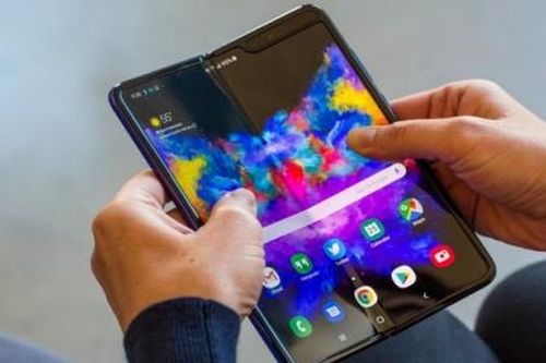 Điện thoại màn gập Galaxy Fold khiến người dùng lo lắng vì phí sửa màn hình rất cao