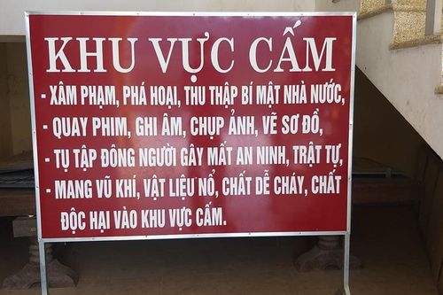 Hàng loạt trụ sở UBND ở Nghệ An dựng biển cấm quay phim, chụp ảnh