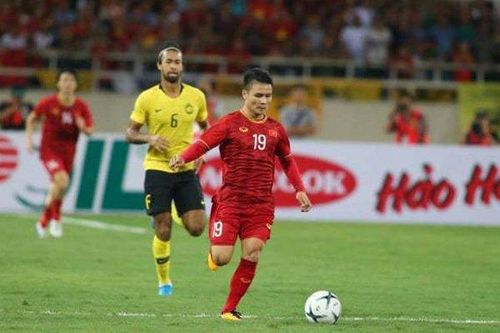 Pha làm bàn đẳng cấp của tiền đạo Nguyễn Quang Hải