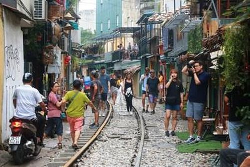 Phố cà phê đường tàu Phùng Hưng chính thức bị đóng cửa