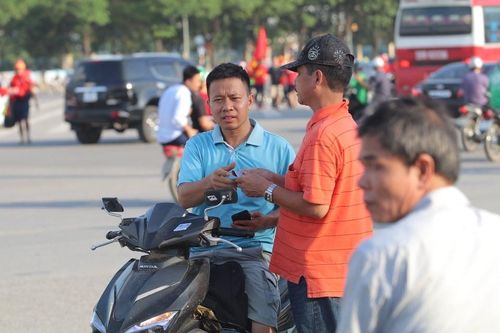 Vé chợ đen 'nóng sốt' trước trận đấu Việt Nam- Malaysia