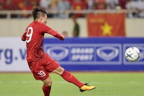 Quang Hải ghi bàn 'nhanh như cắt' đánh bại tuyển Malaysia