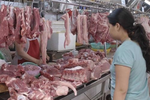 Giá thịt lợn tăng mạnh tại chợ và siêu thị