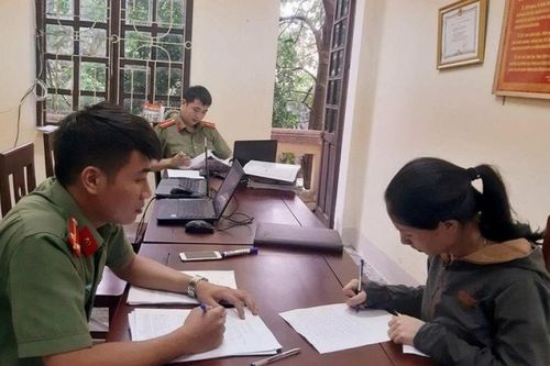 Phạt một phụ nữ 2,5 triệu đồng vì tung tin lợn tiêu hủy bị đào trộm trên facebook