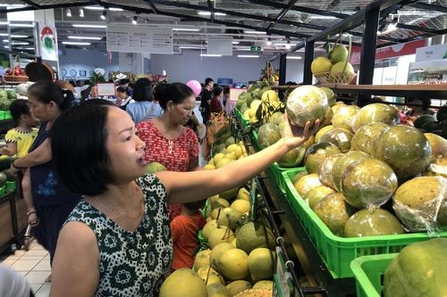 Thay 'áo mới' Co.opmart cho 3 siêu thị Auchan ngay ngày giải phóng Thủ đô