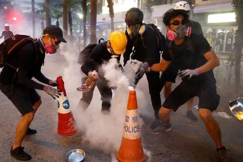 Biểu tình đẩy kinh tế Hồng Kông tới miệng hố suy thoái