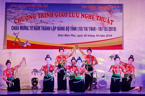 Giao lưu nghệ thuật chào mừng 70 năm thành lập Đảng bộ tỉnh