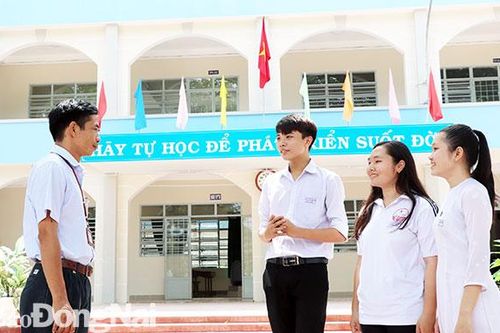 Tiếp bước đến trường cho học sinh dân tộc thiểu số