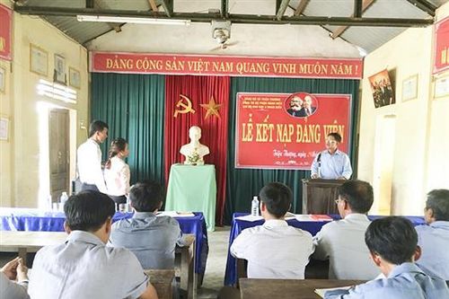 Phát triển đảng viên vùng đồng bào có đạo và nông thôn Quảng Trị - Những vấn đề đặt ra từ thực tiễn. Bài 2: Gỡ khó trong phát triển đảng viên ở nông thôn, miền núi