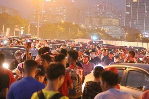 SVĐ Mỹ Đình kẹt cứng người trước trận Việt Nam - Malaysia