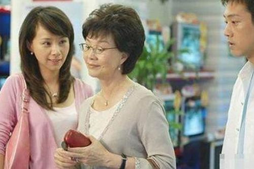 Mẹ chồng dỗi hờn vì không được đi du lịch cùng con trai và con dâu