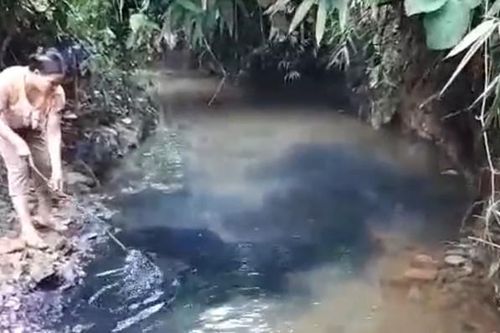 Hàng nghìn hộ dân hoang mang vì nước sạch sông Đà bỗng nhiên bốc mùi lạ