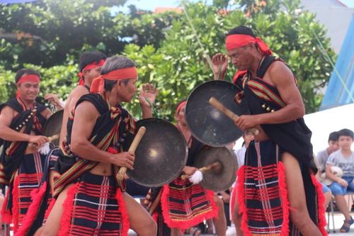 Nghệ thuật cồng chiêng của dân tộc Cor