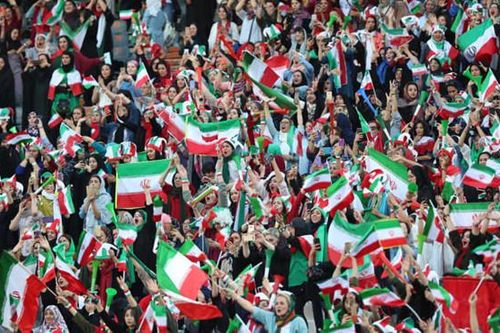 Iran thắng Campuchia 14-0 trong ngày bỏ lệnh cấm phụ nữ đến sân