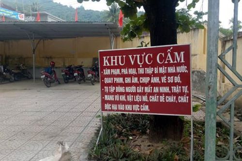 Chính quyền xã tự ý đặt biển cấm quay phim, chụp ảnh trước trụ sở