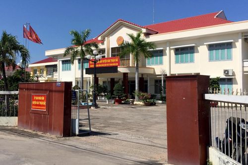 Chủ tịch huyện bổ nhiệm con rể sai quy định