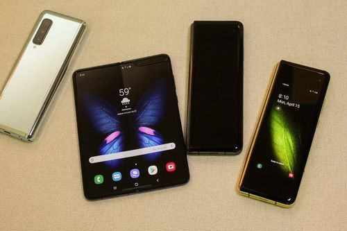 Galaxy Fold giảm gần 50 triệu đồng sau 1 tháng về Việt Nam