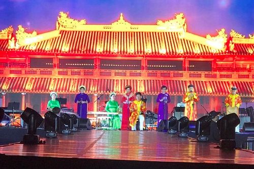Thông tin cán bộ của UBND TP Huế 'tranh suất' các nghệ sĩ đi Hàn Quốc là không chính xác