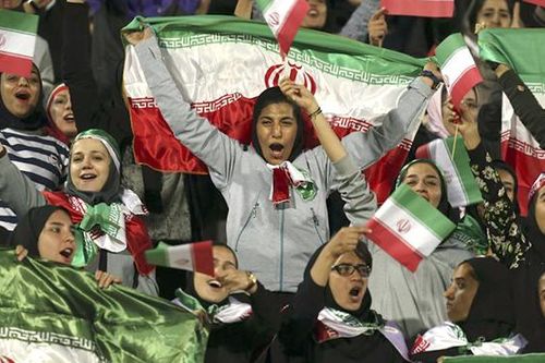 Sau 40 năm, phụ nữ Iran mới được xem bóng đá