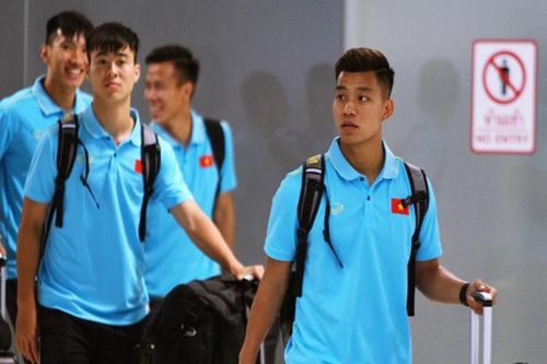 Thắng Malaysia chưa kịp vui, đội tuyển Việt Nam lại trắng đêm di chuyển
