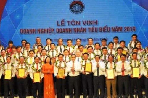 Hà Tĩnh: Tôn vinh 53 doanh nghiệp, doanh nhân tiêu biểu năm 2019
