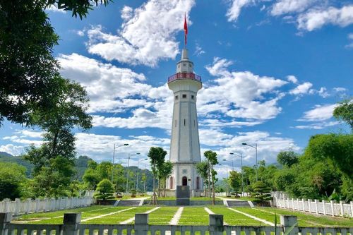 Thiêng liêng cột cờ Lũng Pô - nơi con sông Hồng chảy vào đất Việt