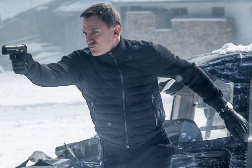 Đoàn phim James Bond làm căn cứ không quân Anh náo loạn, 400 người sơ tán