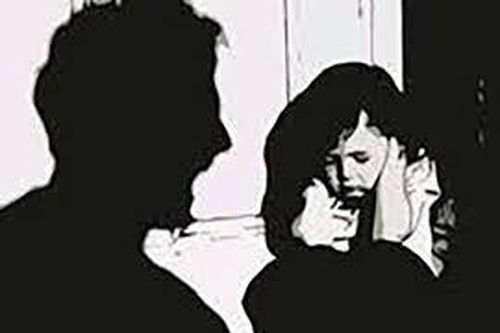 Ông nội 'hờ' bị bắt giam vì giở trò đồi bại với cháu gái