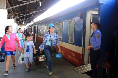 Ga Sài Gòn bán 5.000 vé tàu giảm nửa giá dịp cuối năm