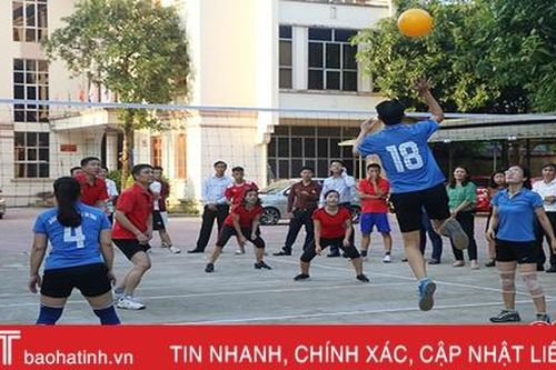 Đảng ủy Khối CCQ&DN tỉnh vô địch Giải bóng chuyền hơi khối các cơ quan Đảng