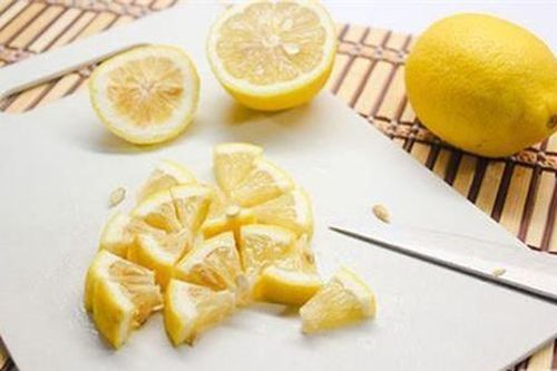 Mẹo cực hay để khử mùi hôi thùng rác trong 'một nốt nhạc'