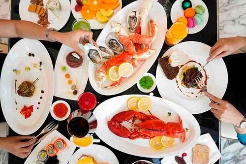 Tiệc buffet đặc biệt mừng Ngày Phụ nữ Việt Nam tại The Reverie Saigon