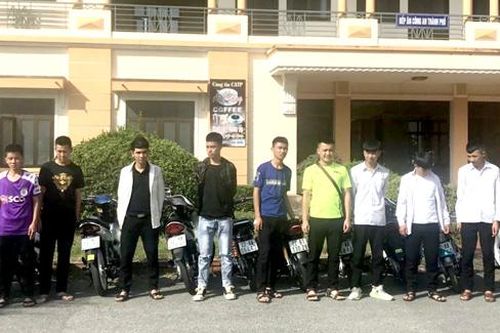 Xử phạt 12 thanh, thiếu niên vi phạm Luật giao thông đường bộ