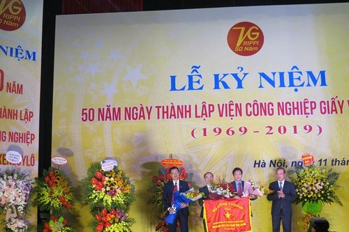 Nửa thế kỷ Viện Công nghiệp Giấy và Xenluylô: Việc đã thành kể sao cho hết
