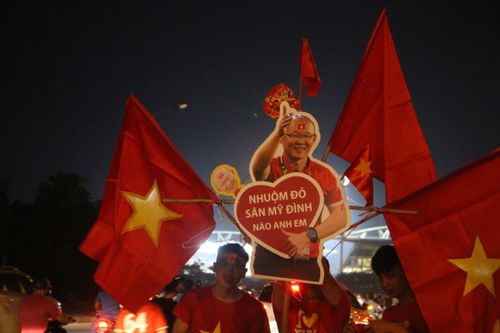 Rực đỏ trong niềm vui chiến thắng