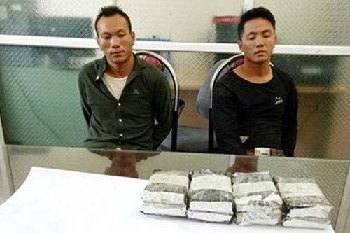 Bắt 2 đối tượng vận chuyển 8 bánh heroin ở Lào Cai