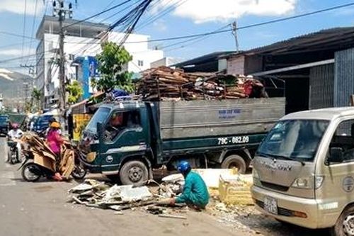 Phố biển Nha Trang quyết tâm 'xóa sổ' cơ sở phế liệu khu vực trung tâm