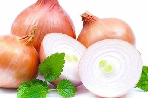 Tiết lộ cách đơn giản chống ho, đánh bay cảm cúm, cảm lạnh lúc giao mùa bằng củ hành tây