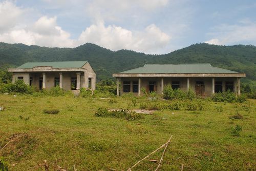 Hoang tàn dự án tái định cư Khe Mừ