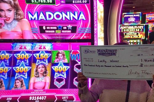 Chơi bạc ở Las Vegas, cô gái Hawaii trúng gần 1 triệu USD