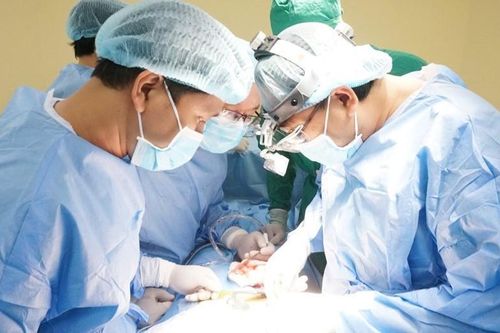 Chồng hiến thận cứu vợ