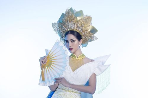 Hoàng Hạnh mặc quốc phục đính hàng nghìn viên pha lê ở Miss Earth