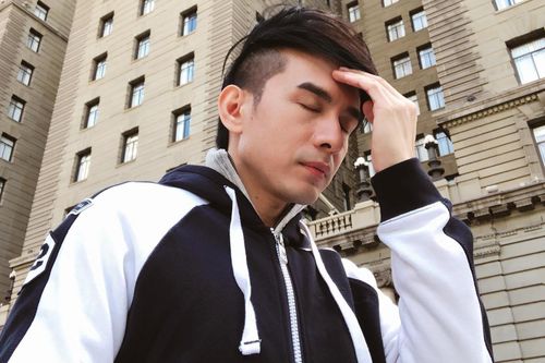 Đan Trường buồn vì không thể về Việt Nam viếng ông ngoại